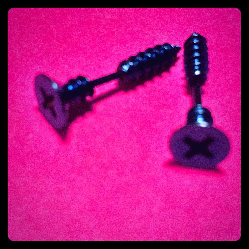 Screw design pierced earrings!